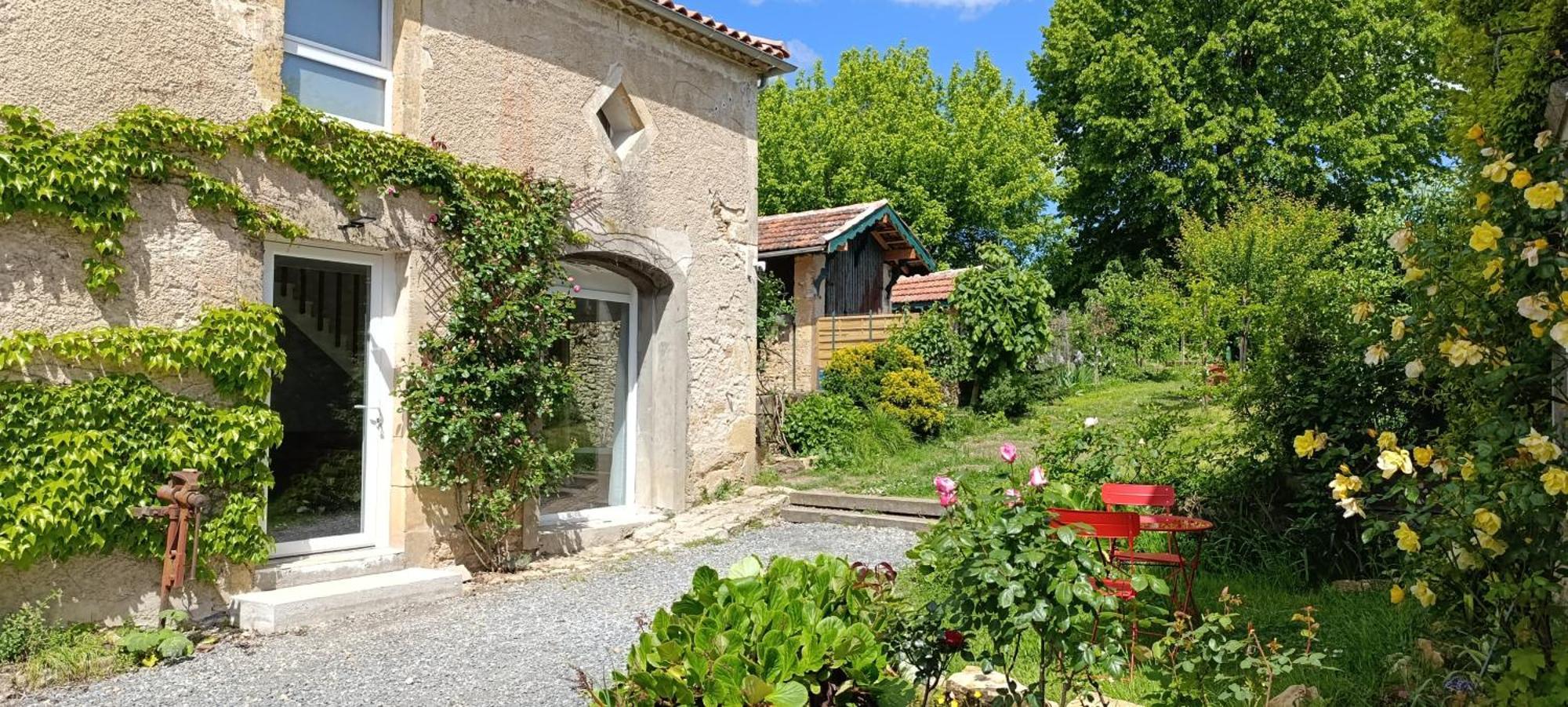 Maison Irondas Saint-Pierre-d'Aurillac Exterior photo
