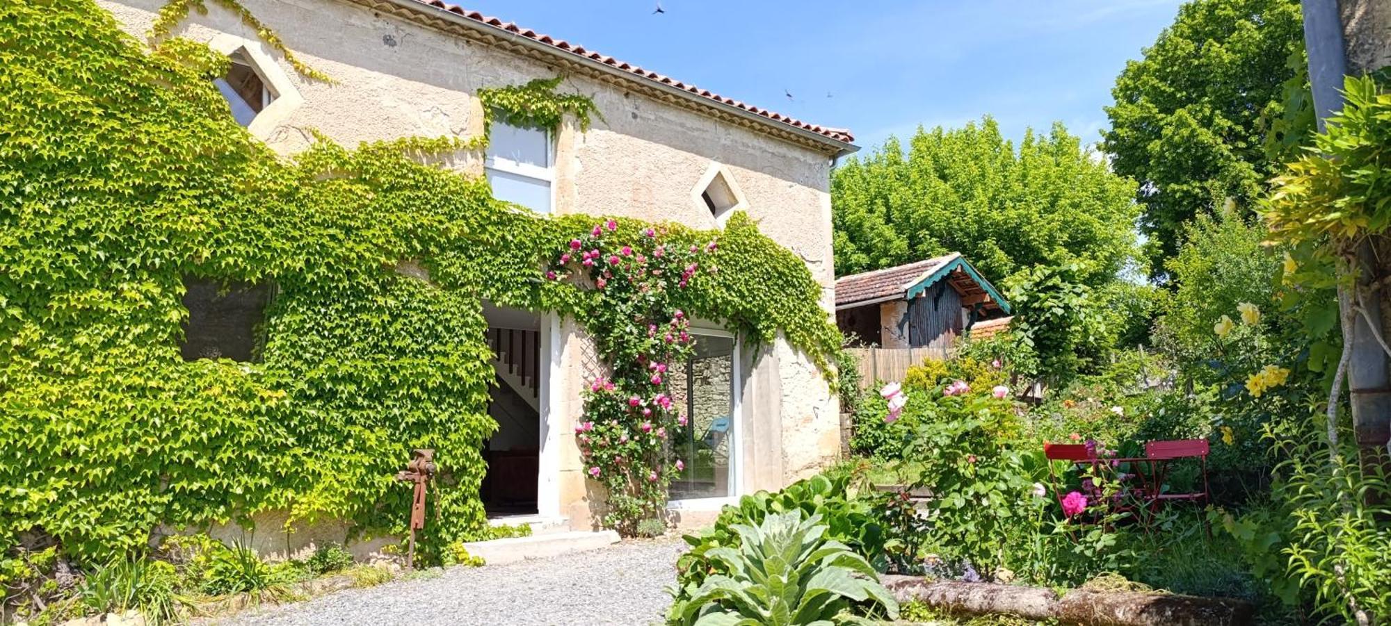 Maison Irondas Saint-Pierre-d'Aurillac Exterior photo