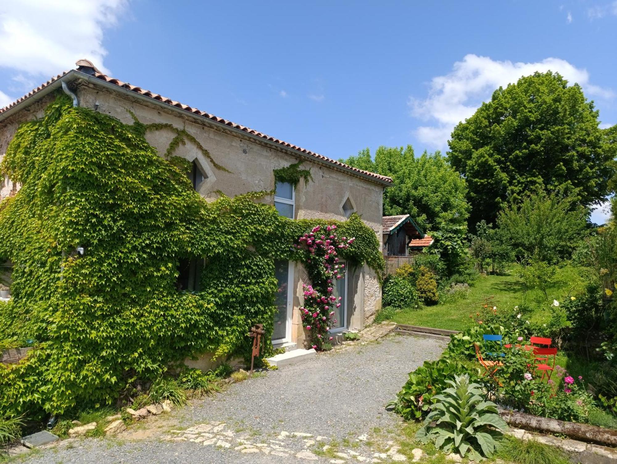 Maison Irondas Saint-Pierre-d'Aurillac Exterior photo
